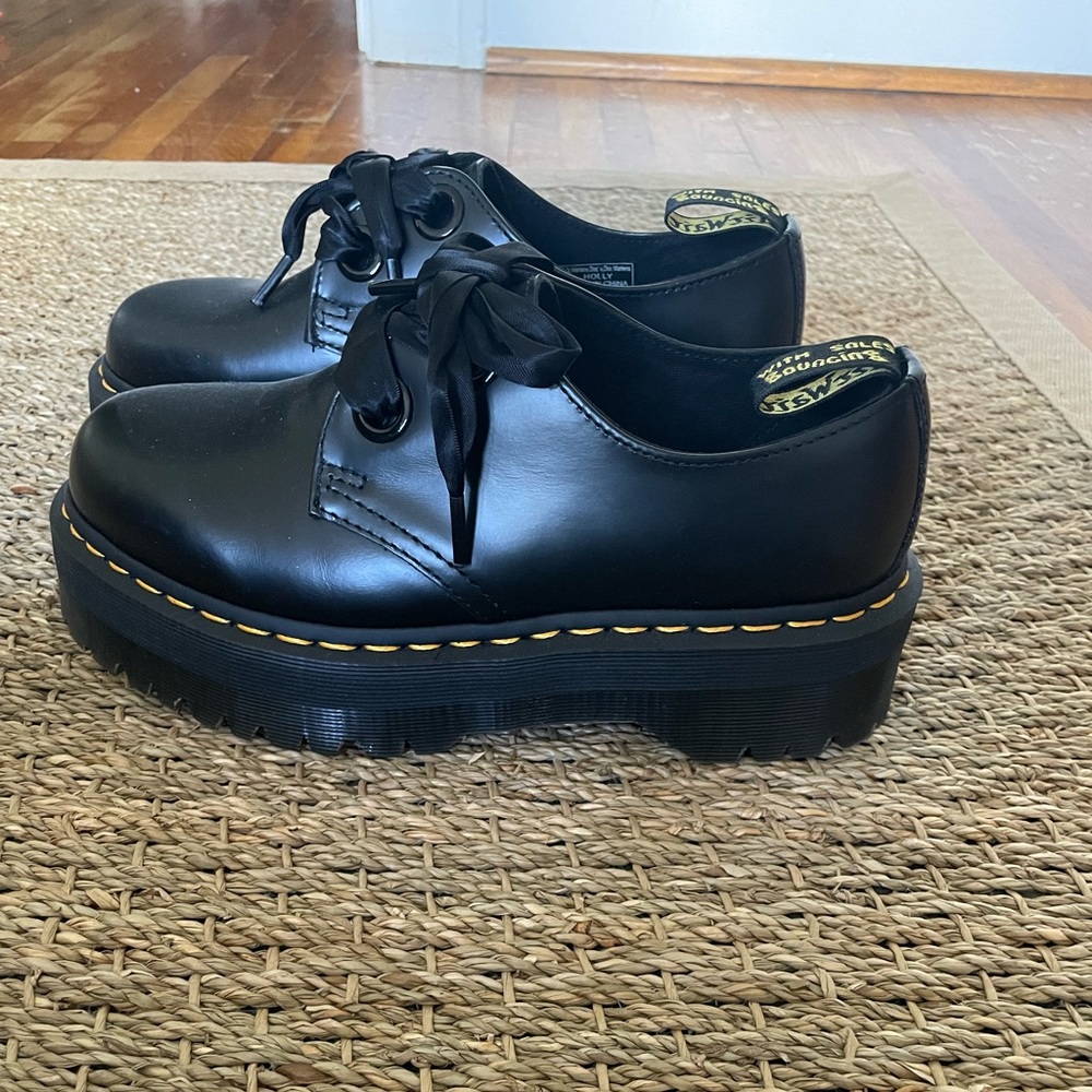 Dr. Martens “Holly” shoes in black